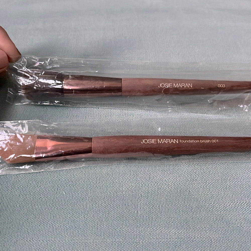 Josie Maran Makeup Brushes (2) - Foundation Brush #001 & Blending Brush #003